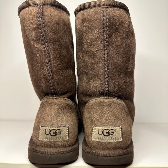 Classic Short Brown Uggs. - Picture 2 of 3